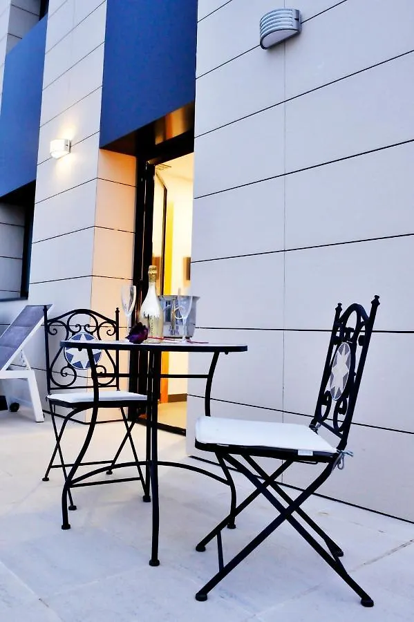 6 Bis HOTEL Castelldefels