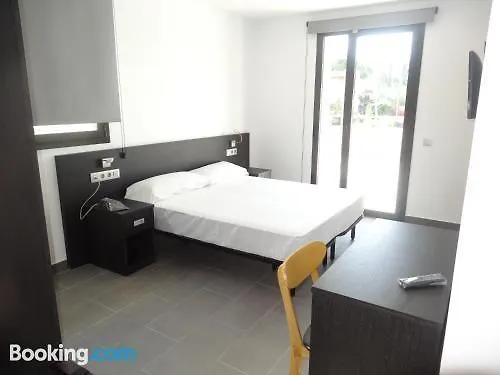6 Bis HOTEL Castelldefels