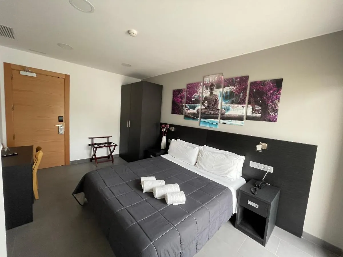 6 Bis HOTEL Castelldefels