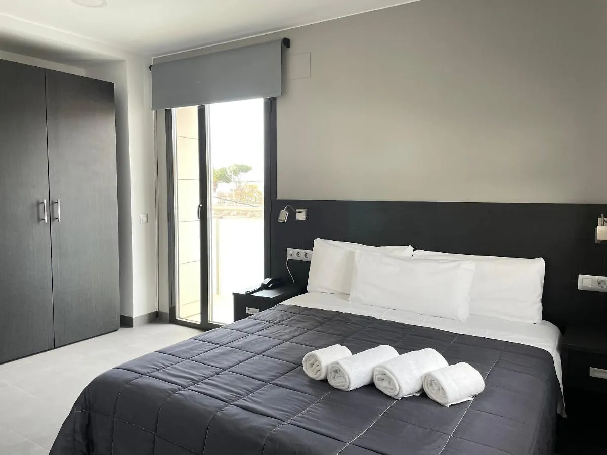 6 Bis HOTEL Castelldefels 2*,