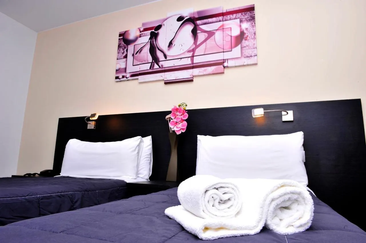 6 Bis Hotel Castelldefels 2*,